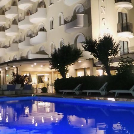 Hotel Nettuno Cervia Bagian luar foto