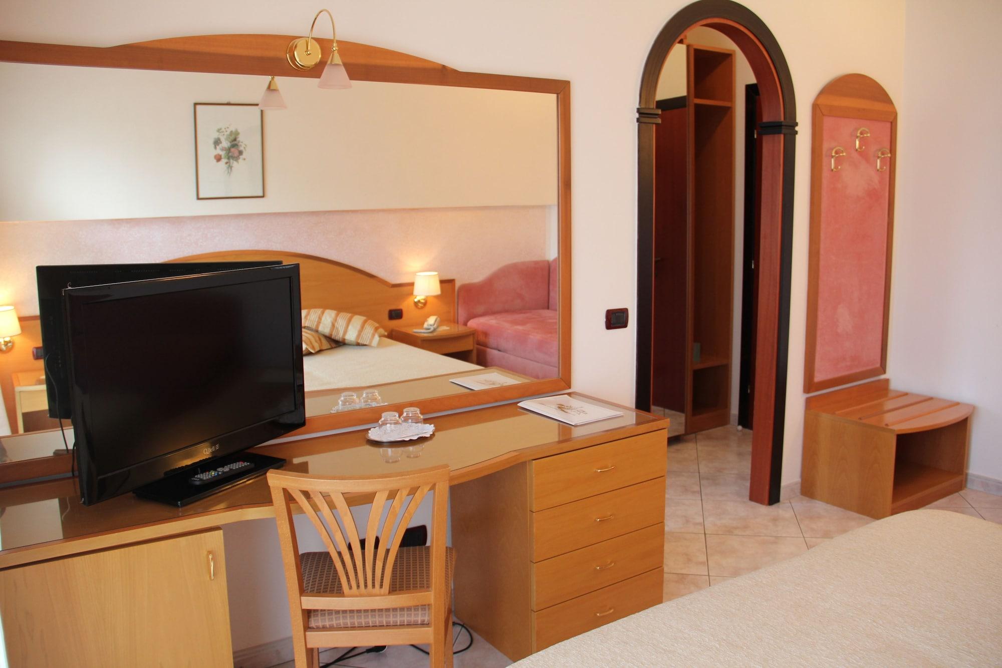 Hotel Nettuno Cervia Bagian luar foto