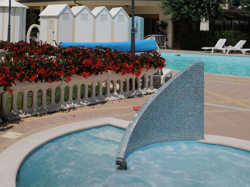 Hotel Nettuno Cervia Bagian luar foto