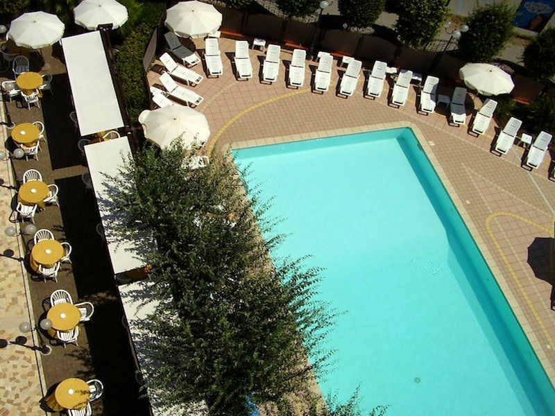 Hotel Nettuno Cervia Bagian luar foto