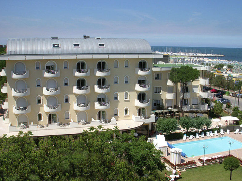 Hotel Nettuno Cervia Bagian luar foto