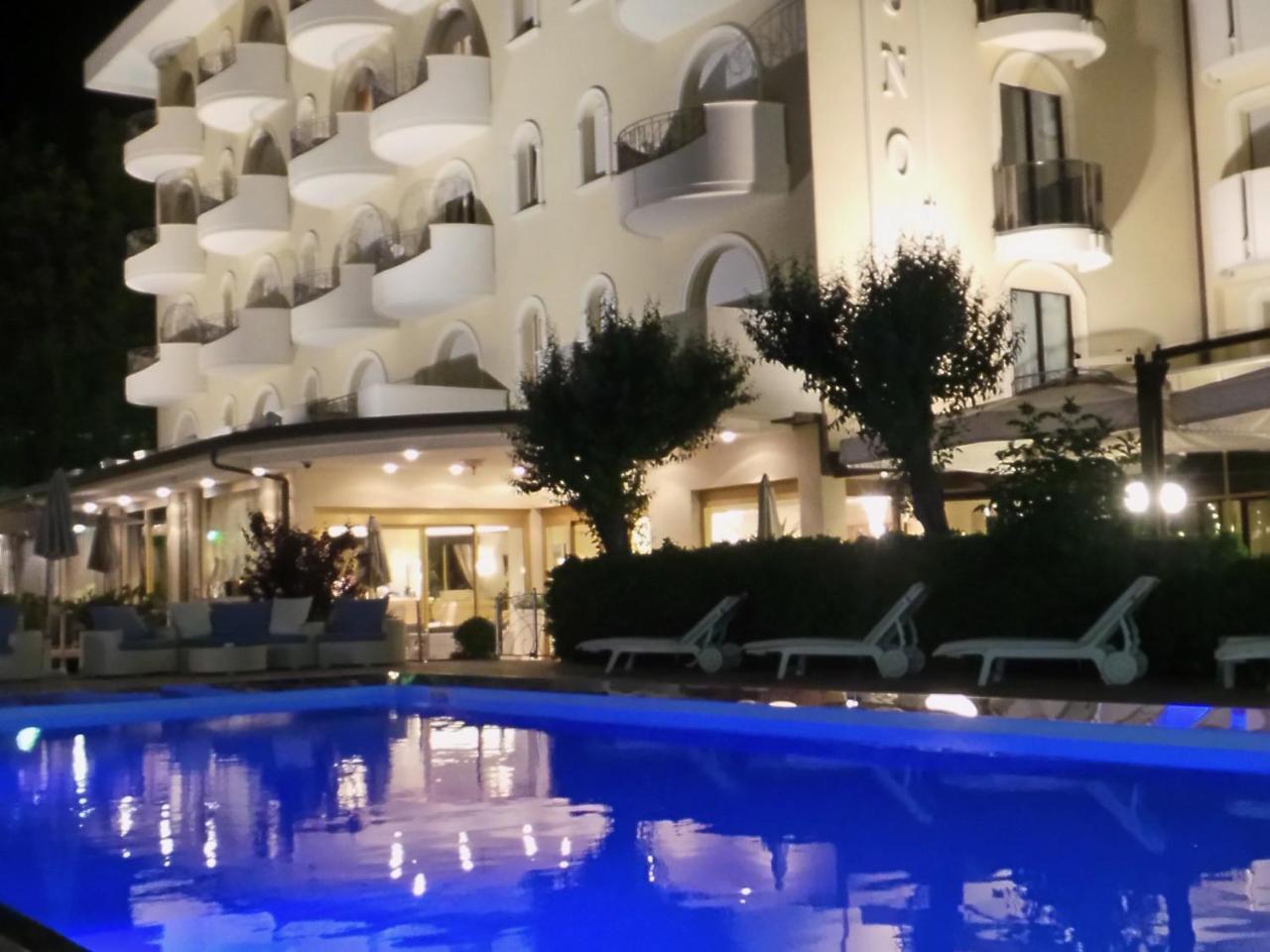 Hotel Nettuno Cervia Bagian luar foto