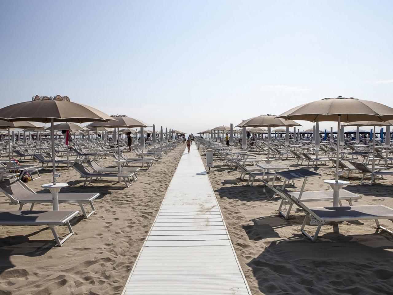 Hotel Nettuno Cervia Bagian luar foto