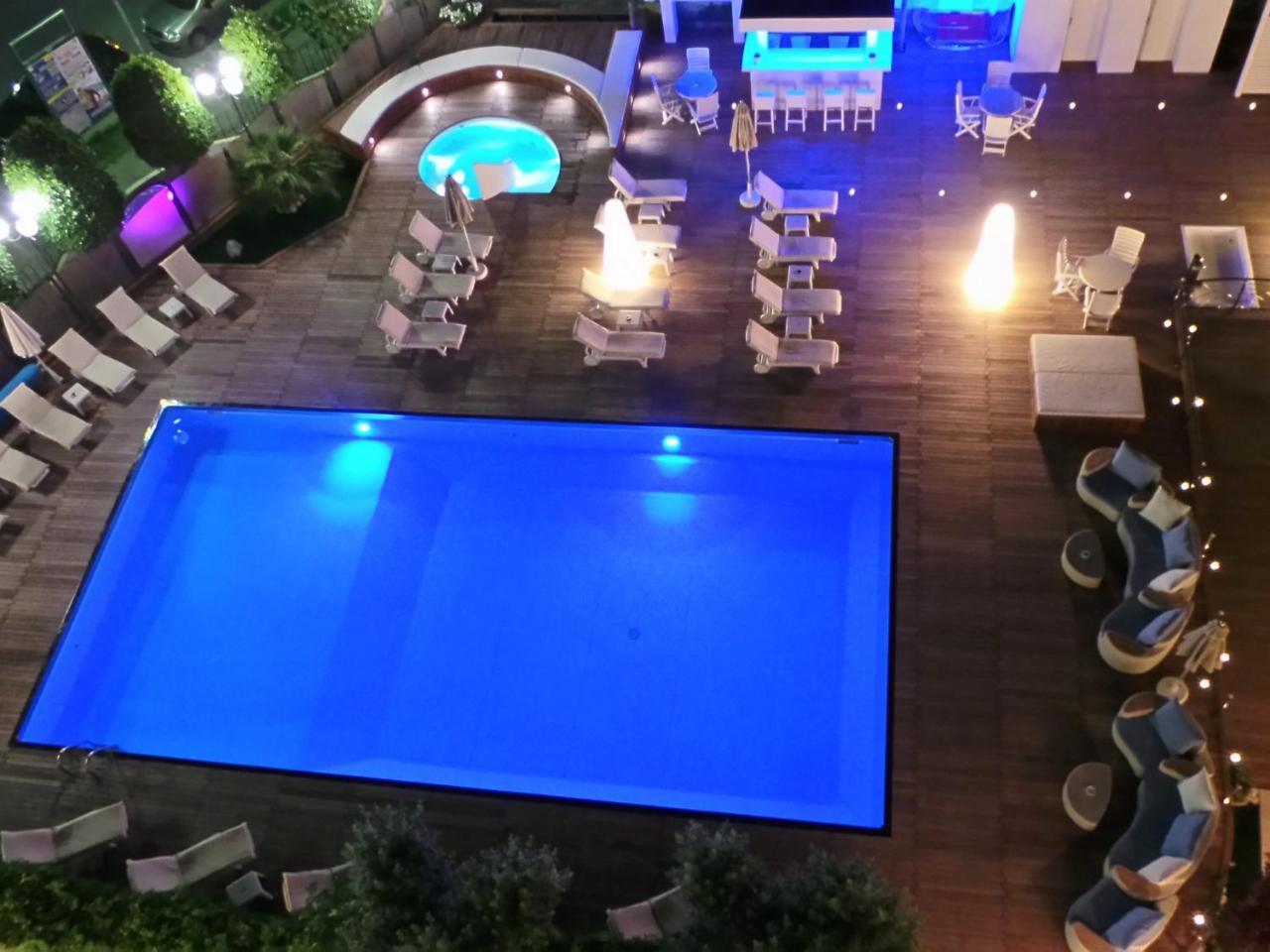 Hotel Nettuno Cervia Bagian luar foto