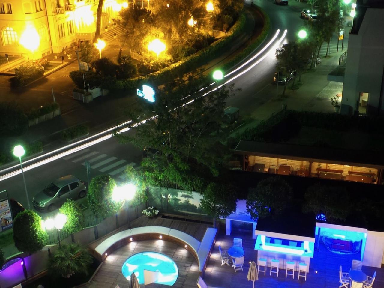 Hotel Nettuno Cervia Bagian luar foto