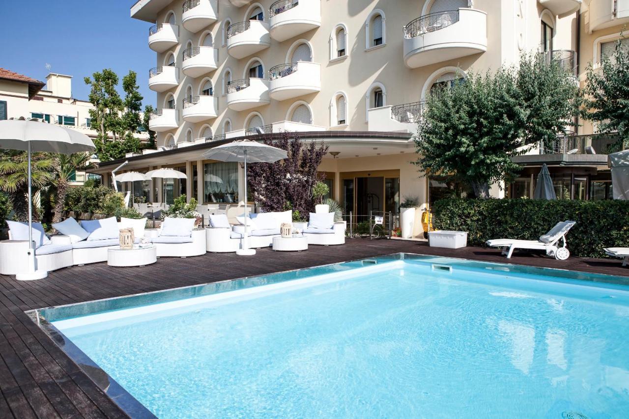 Hotel Nettuno Cervia Bagian luar foto