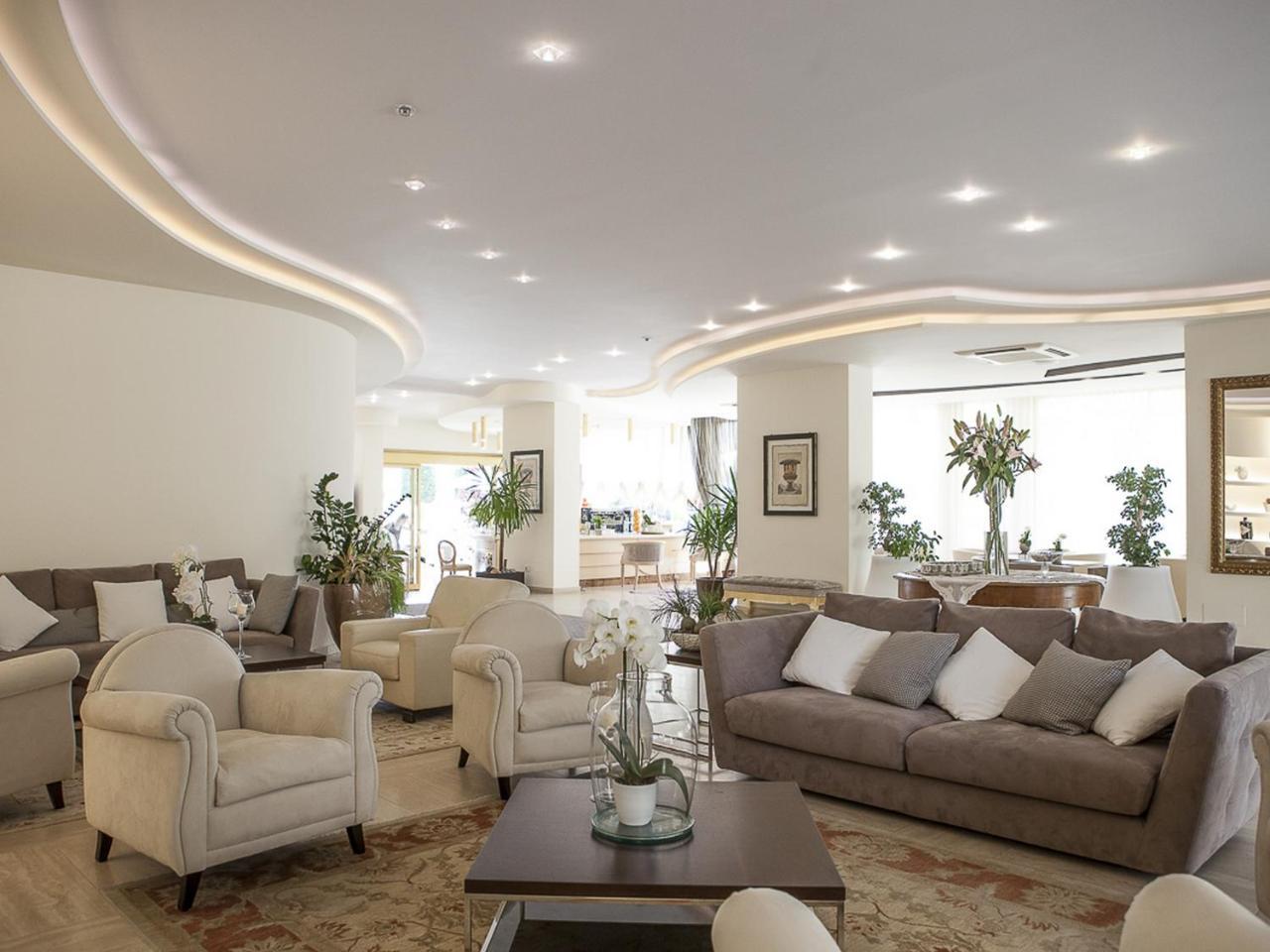 Hotel Nettuno Cervia Bagian luar foto