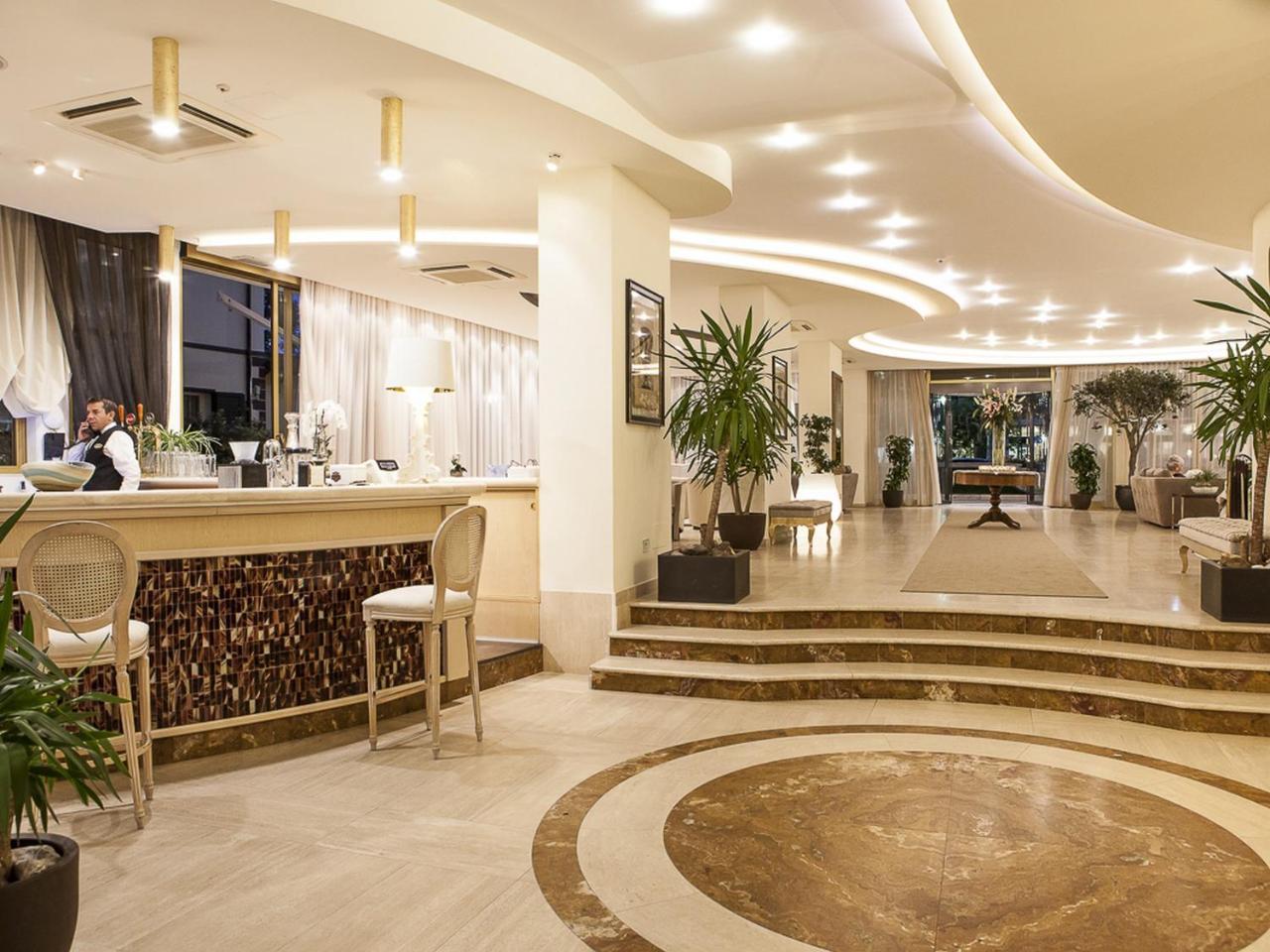 Hotel Nettuno Cervia Bagian luar foto