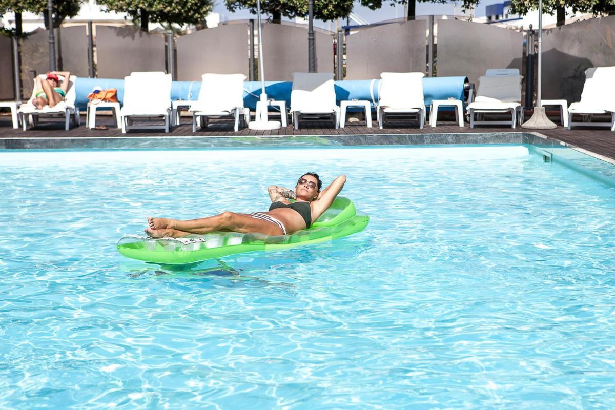 Hotel Nettuno Cervia Bagian luar foto