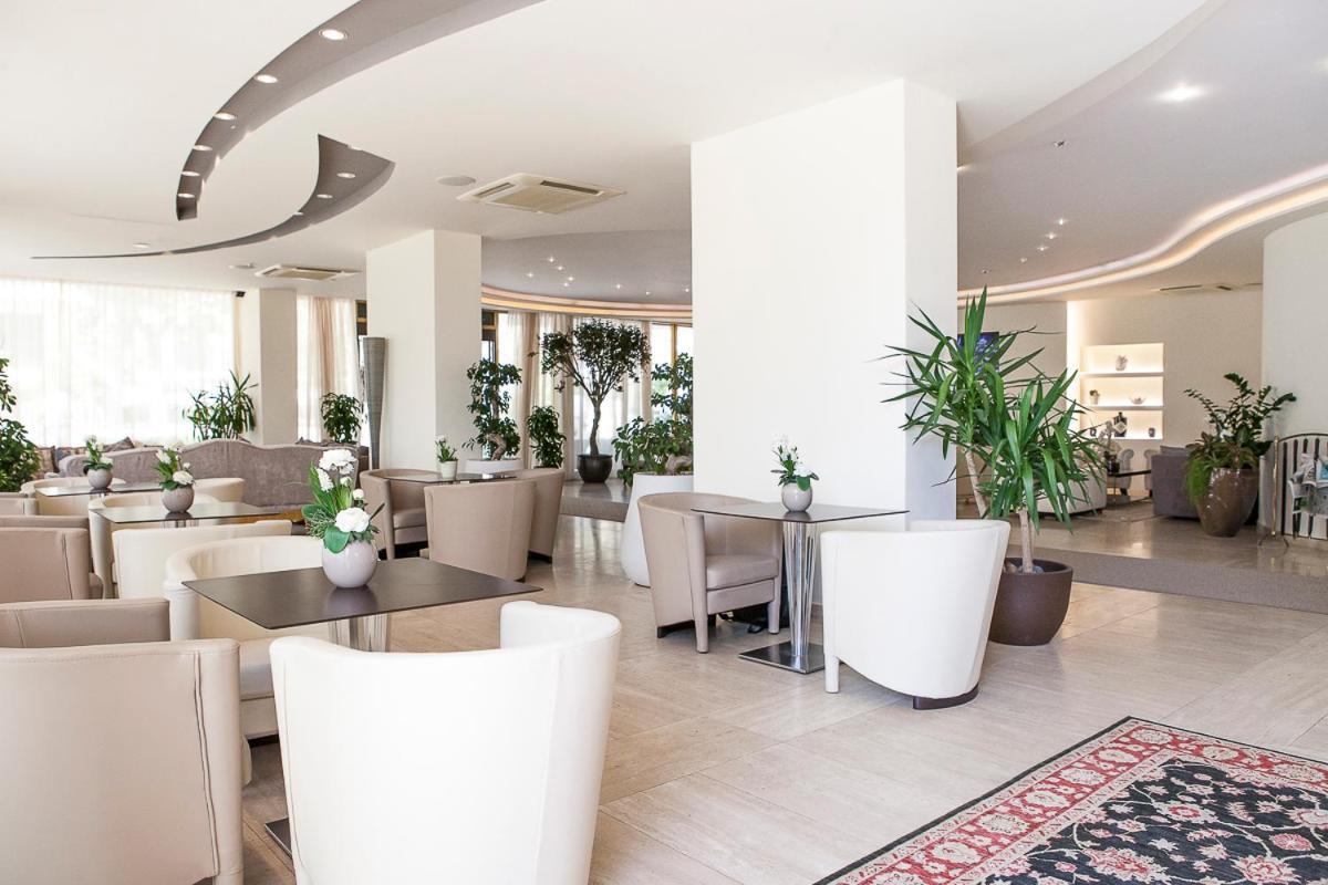 Hotel Nettuno Cervia Bagian luar foto