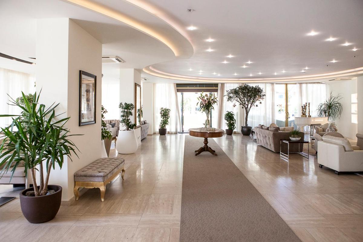 Hotel Nettuno Cervia Bagian luar foto