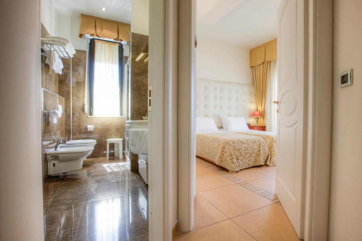 Hotel Nettuno Cervia Bagian luar foto