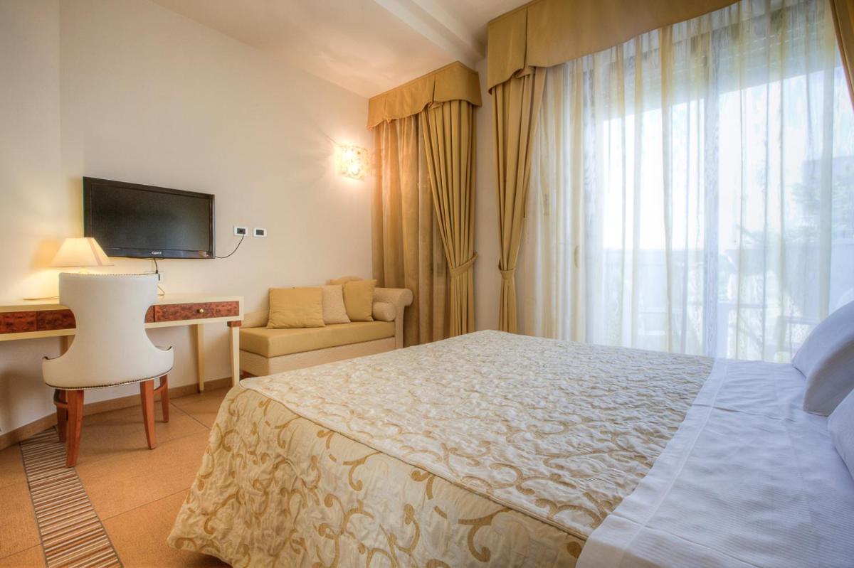 Hotel Nettuno Cervia Bagian luar foto