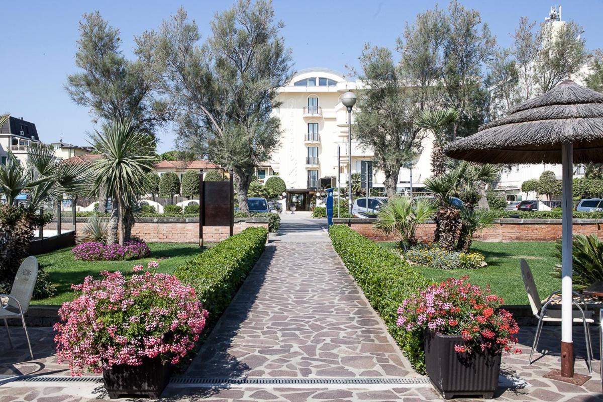 Hotel Nettuno Cervia Bagian luar foto